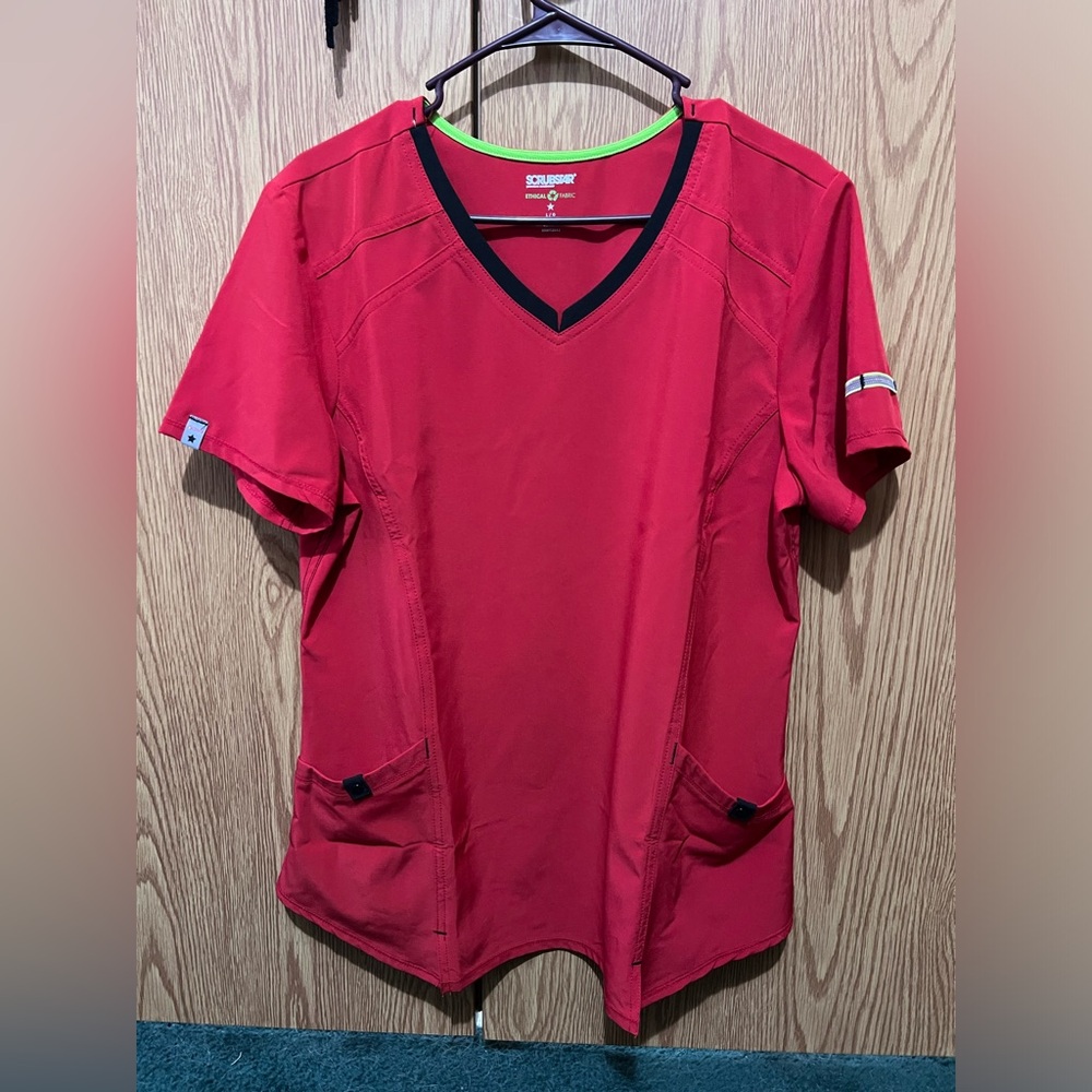 Scrub Top NWT